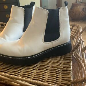 Madden girl Kween Chelsea Boots